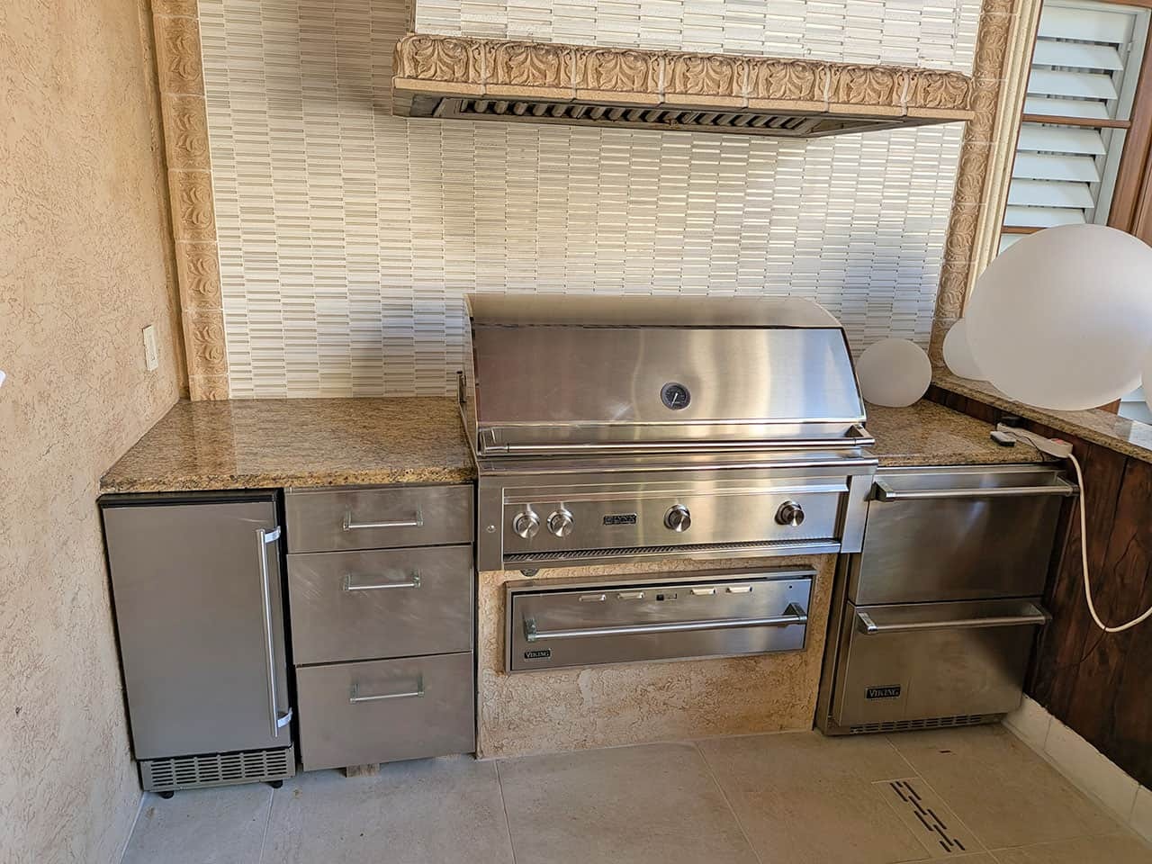 Large Outdoor Kitchen Grill